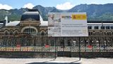 Schon seit 1970 wurde der Zugverkehr nach Frankreich eingestellt. 2013 kaufte die Regionalregierung von Aragón die Ruine und hob sie in den Rang eines schützenwertes Kulturerbes.
