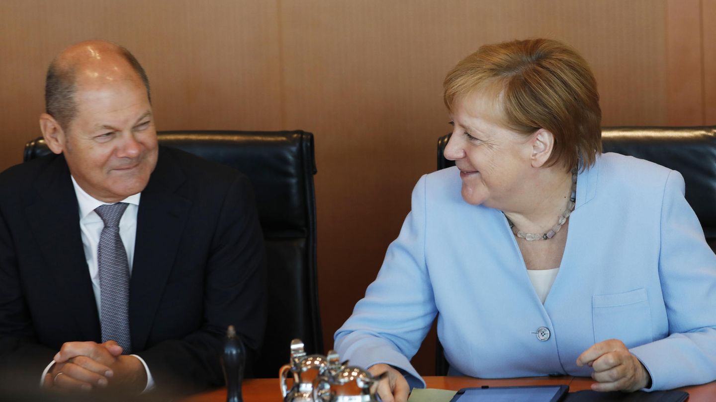 Olaf Scholz und Angela Merkel - Groko erhält glänzendes Zeugnis