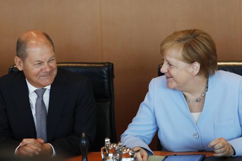 Olaf Scholz und Angela Merkel - Groko erhält glänzendes Zeugnis