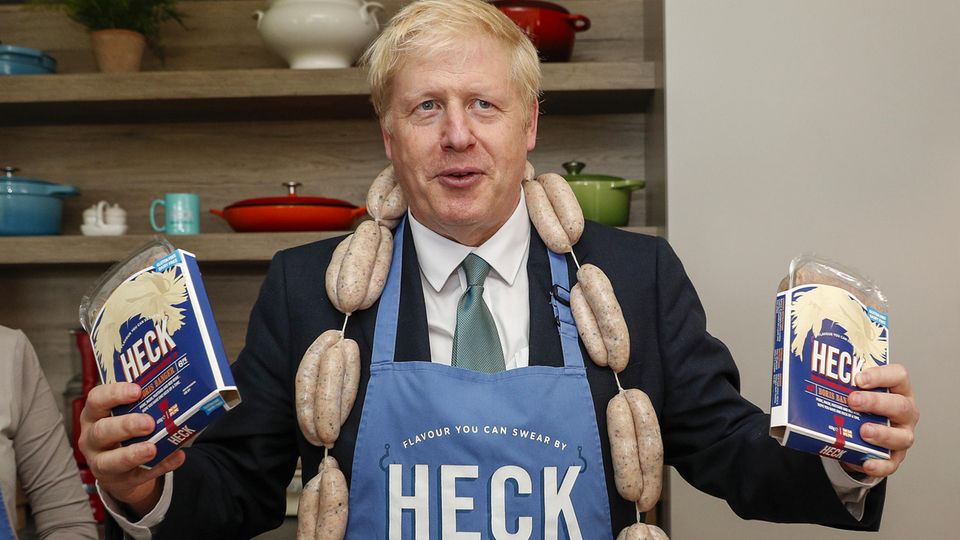 Boris Johnson mit Würsten