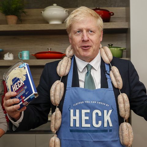 Boris Johnson mit Würsten