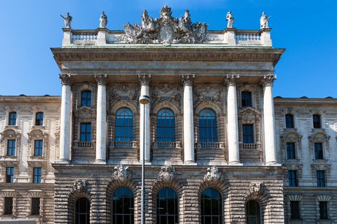 Frontalansicht des Landgericht München