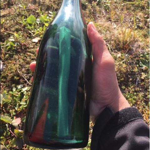 50 Jahre lang schwamm diese Flasche mit einem Brief im Meer - bevor sie nun Alaska gefunden wurde