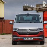 Der Volkswagen T6.1 hat vorne ein ausgeprägteres Design bekommen
