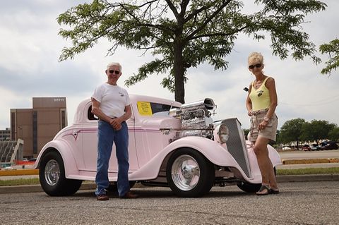 Jeannie und Kenny sind eigens aus Pennsylvania nach Detroit gekommen, um ihre "Miss Pinky" mit 803 PS vorzuführen