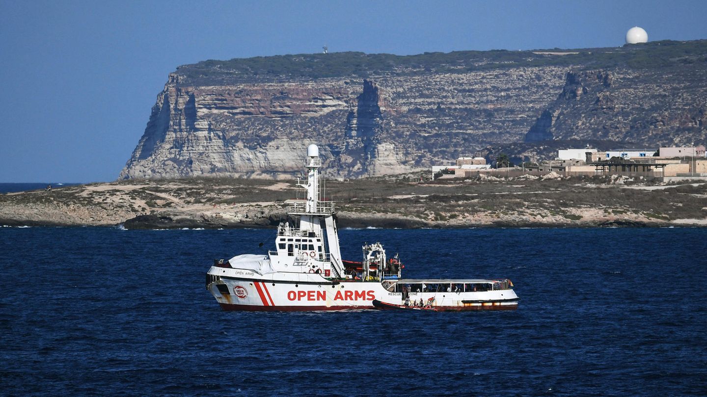 Schiff "Open Arms" vor Lampedusa