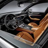 Die akzentuierten Wangen der Sportsitze versprechen Seitenhalt