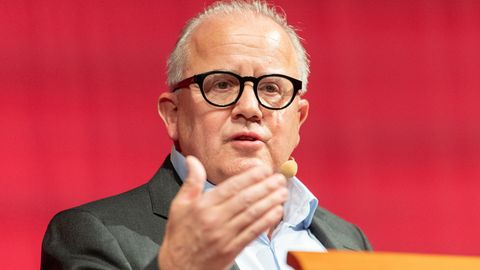 Nur ein Grüßaugust oder ein gestaltender DFB-Präsident? Fritz Keller stellt sich den Profi- sowie den Amatuerclubs in Berlin vor