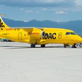 Zur Flotte der ADAC-Ambulanz gehören auch zwei Exemplare der Dornier 328-300, die unter anderem mit einer mobile Herz-Lungen-Maschine und einem Inkubator zum Transport von Frühgeborenen ausgestattet sind.