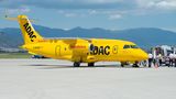 Zur Flotte der ADAC-Ambulanz gehören auch zwei Exemplare der Dornier 328-300, die unter anderem mit einer mobile Herz-Lungen-Maschine und einem Inkubator zum Transport von Frühgeborenen ausgestattet sind.