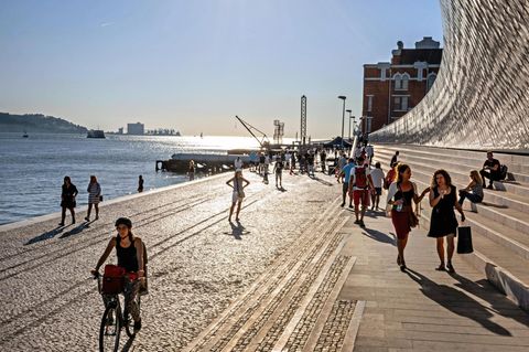 Auszeit am Tejo: Promenade vor dem Museum für Kunst, Architektur und Technologie (MAAT)