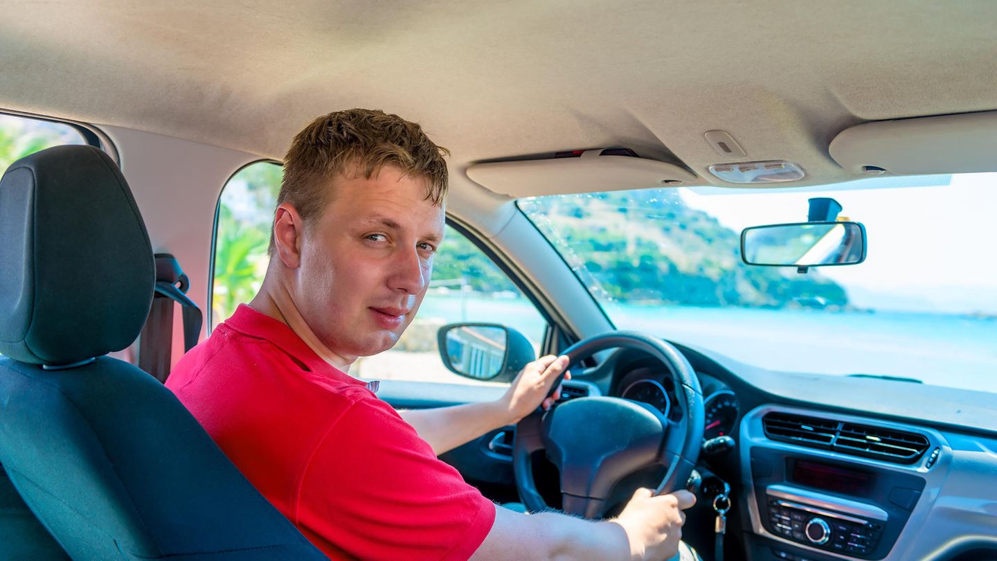 Mann im Auto