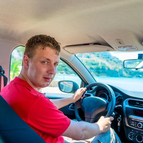 Mann im Auto