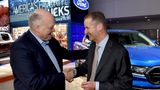 Ford Chef Jim Hackett (links) und Herbert Diess besiegeln die Zusammenarbeit