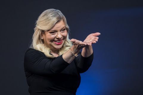 Sara Netanjahu hat bei einem Besuch in Kiew einen alten Brauch missachtet 