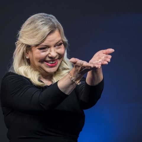 Sara Netanjahu hat bei einem Besuch in Kiew einen alten Brauch missachtet 