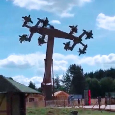 Karussell mit Hakenkreuz-Armen