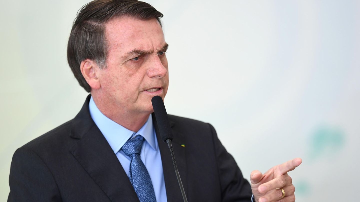 Brasiliens Präsident Jair Bolsonaro vermutet hinter den Waldbränden eine Racheaktion von Umweltschützern