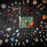 Das Kästchen barg eine erstaunliche Anzahl an Gegenständen.