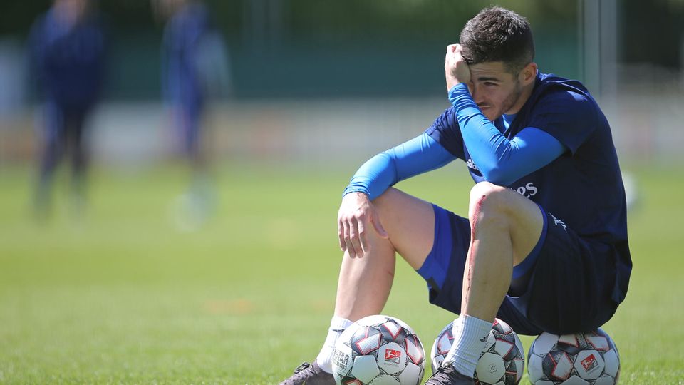 Jairo Samperio schafft es wieder auf dem Spielfeld für den HSV nach einem Jahr in der Reha