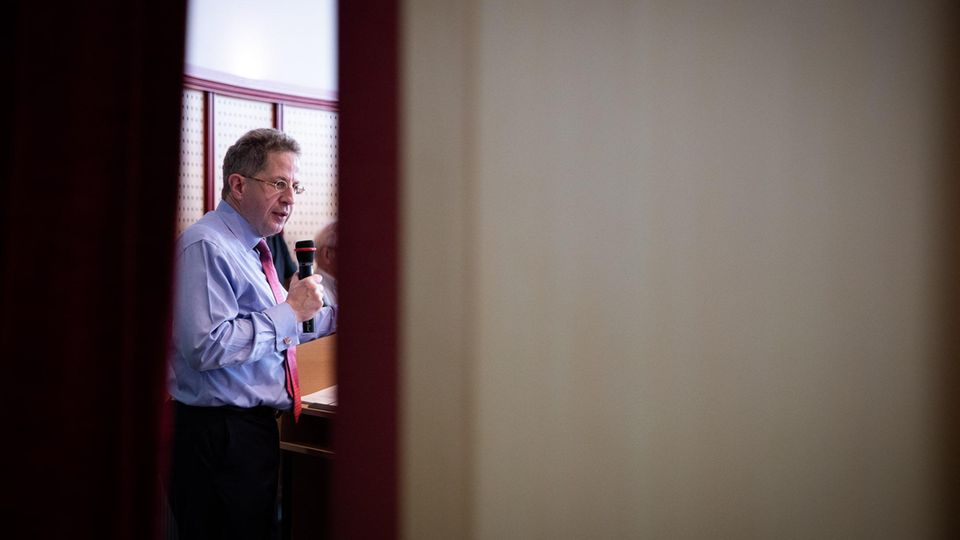 VOE STERN 34/2019 HIGH RES Hans Georg Maaßen, Veranstaltung der Werteunion mit Geert W. Mackenroth, Hans Georg Maaßen, MdL und Sächsischer Ausländerbeauftragter, Riesa, 08.08.2019 Begehrter Vortragsreisender: Für den Auftritt in Riesa musste ein größerer Saal gemietet werden