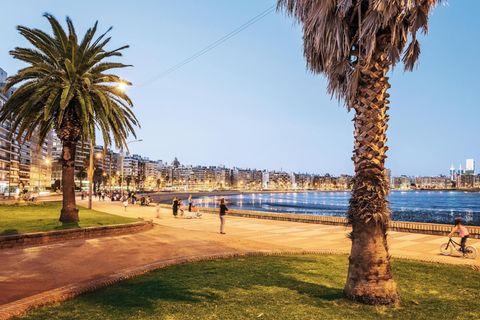 Die Playa de los Pocitos, eine Bucht in Montevideo