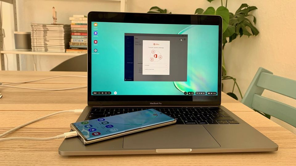 Samsung Galaxy Note 10+ DeX Samsung Galaxy Note 10+ mit Dex-Verbindung auf einem MacBook Pro