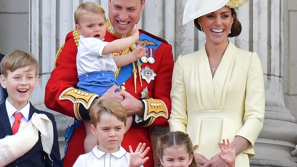 Prinz William und seine Frau Kate mit ihren drei Kindern Louis, George und Charlotte