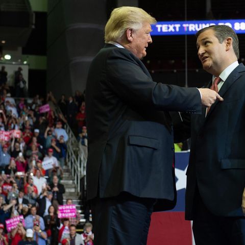Donald Trump und Senator Ted Cruz (r.) während einer Wahlkampfveranstaltung in Texas