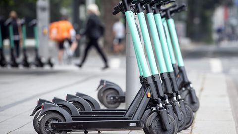 E-Scooter sind immer häufiger auf den Straßen zu sehen