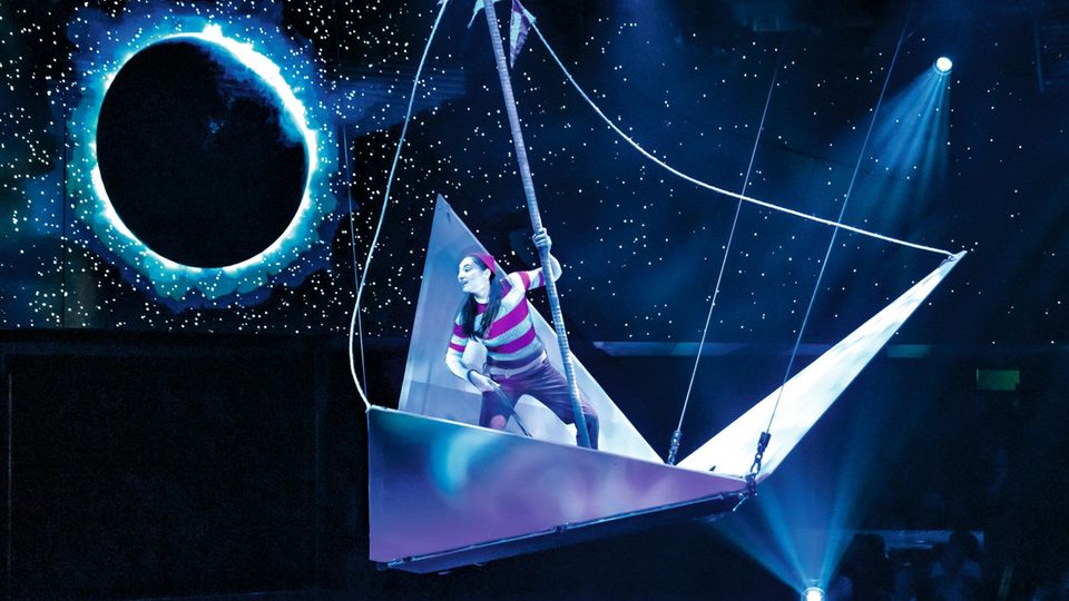 "Syma" ist eine von zwei Shows auf der "MSC Bellissima". Die Handlung: Ein Seemann erleidet Schiffbruch und landet auf einer geheimnisvollen Insel