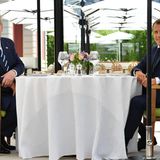 Zum Mittagessen am Samstag trafen sich der französische Präsident Emmanuel Macron und US-Präsident Donald Trump im Hotel du Palais