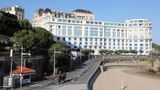 In den drei Tagen kommen die Mächtigen im Bellevue Hotel zusammen, das großräumig abgeriegelt und von Hunderten von Polizisten bewacht wird.