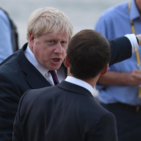 Boris Johnson mit ausgestrecktem Zeigefinger