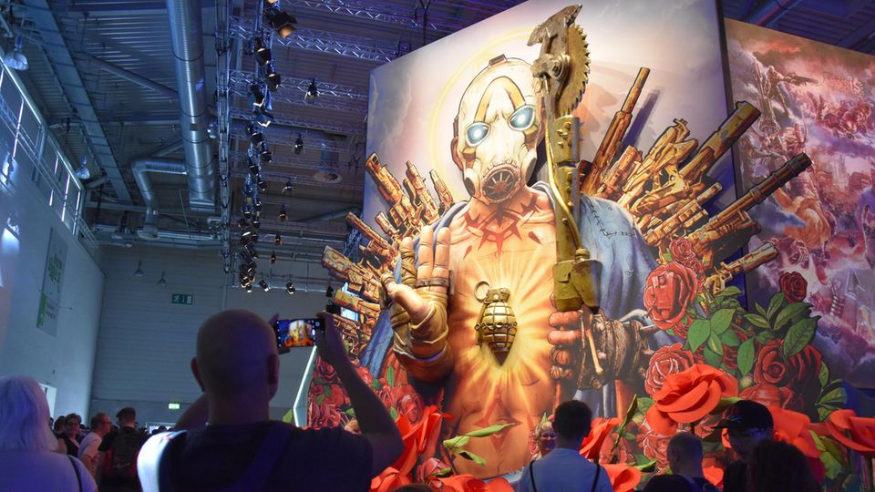 Der Messestand für "Borderlands" begeisterte die Messebesucher 2019 Menschen vor dem Messestand von "Borderlands 3"