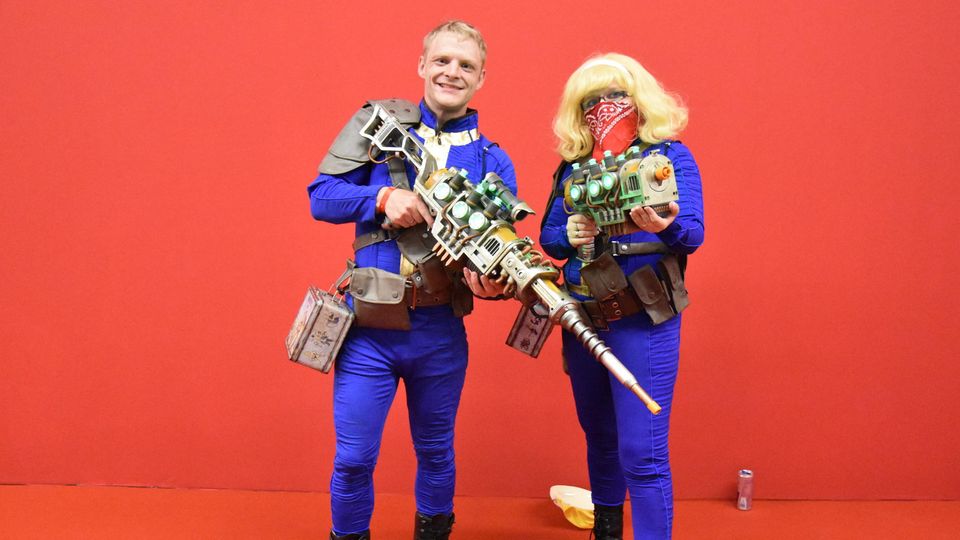 Die Cosplayer Sven und Deborah auf der Gamescom 2019 Die Cosplayer Sven und Deborah verkleidet als Figuren aus dem "Fallout"-Universum