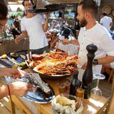 Egal ob Normalo-reich, Magnum-reich oder Flugzeug-reich: Hummer geht immer im Beachclub