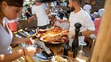 Egal ob Normalo-reich, Magnum-reich oder Flugzeug-reich: Hummer geht immer im Beachclub