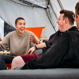 Helena und Luke haben wochenlang in einer WG gewohnt, um den Sommerkongress hochzuziehen. Dafür sind sie erstaunlich gut gelaunt.