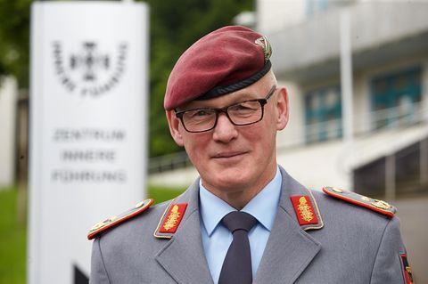  Generalmajor Reinhardt Zudrop, Kommandeur des Zentrums Innere Führung