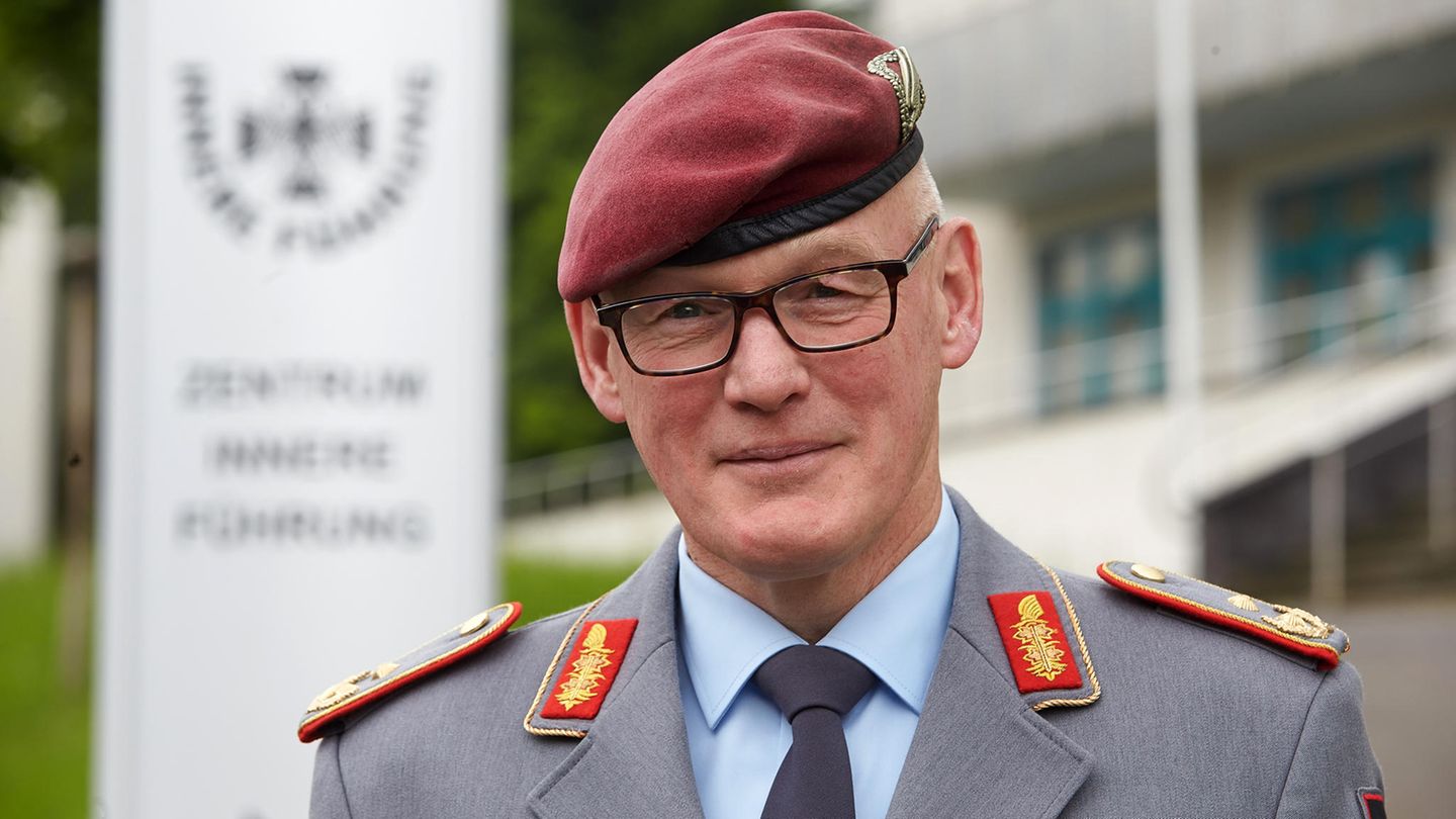  Generalmajor Reinhardt Zudrop, Kommandeur des Zentrums Innere Führung