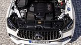 Der Mercedes-AMG GLE 53 4MATIC+ Coupé hat 320 kW / 435 PS. Beim AMG-Sportler setzt der "EQ Boost Mild Hybrid" kurzeitig 16 kW /