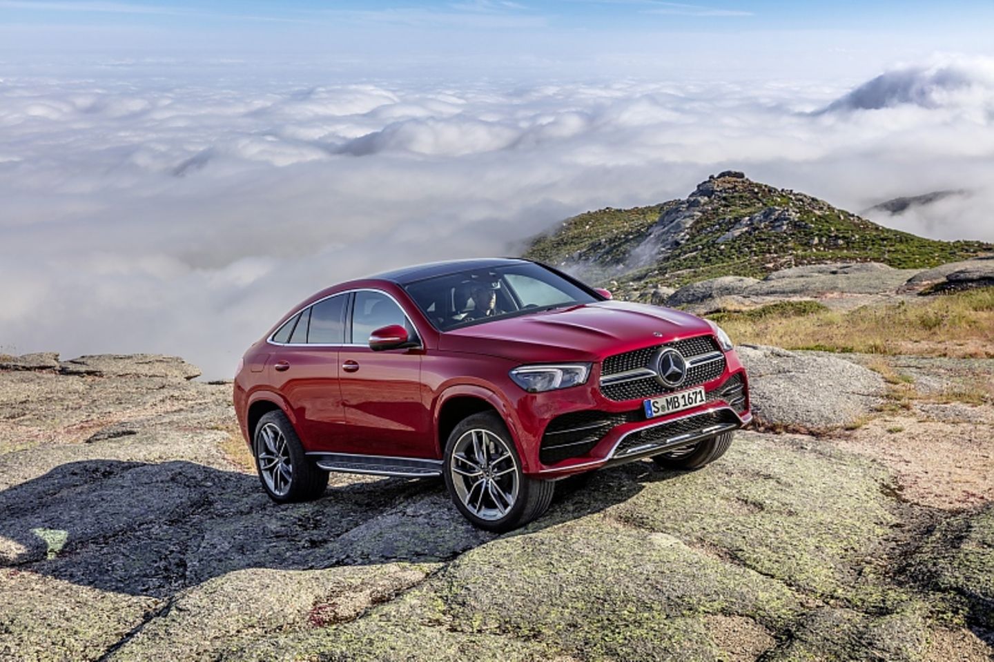 Der stärkere Diesel im 400 d bringt es auf 243 kW / 330 PS