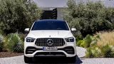Die Front der AMG-Version ist aggressiver