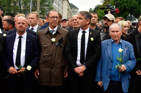 AfD: Andreas Kalbitz (l.) aus Brandenburg, Peter Urban aus Sachsen und Björn Höcke (3.v.l.)
