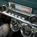 Auch ein klassisches Radio ist an Bord