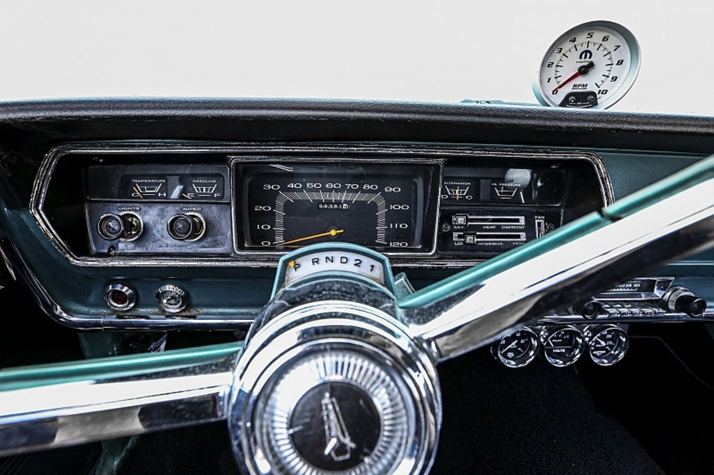 Instrumente aus der guten alten Zeit der Muscle Cars