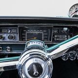 Instrumente aus der guten alten Zeit der Muscle Cars