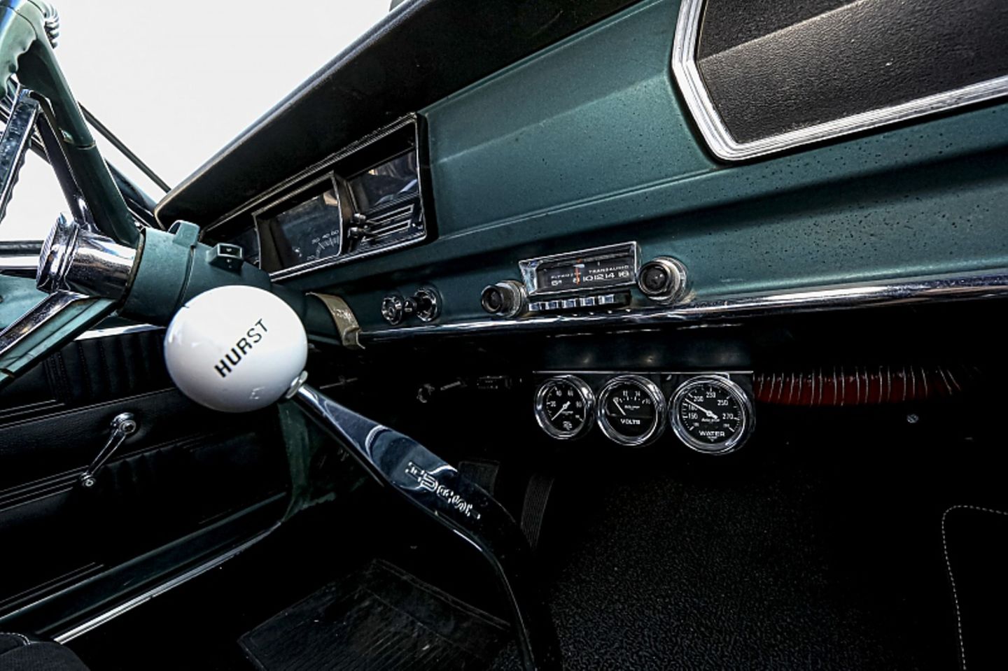 Das Tremec Magnum-Sechsganggetriebe mit Golfball-Knüppel