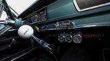 Das Tremec Magnum-Sechsganggetriebe mit Golfball-Knüppel